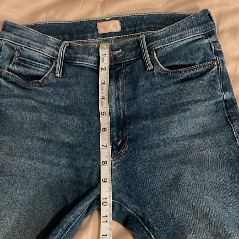 COPY - MOTHER The Dazzler Ankle Straight-Leg Jeans in Sweet and Sassy (27) - Picture 9 of 11